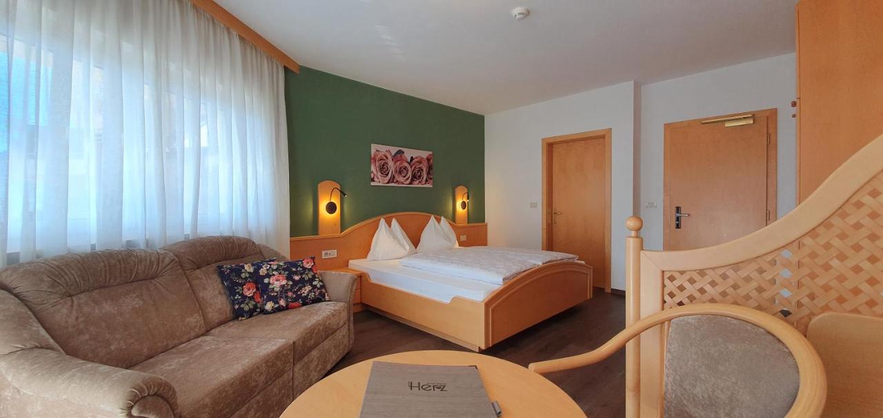Hotel Garni Herz Tirolo Exterior photo