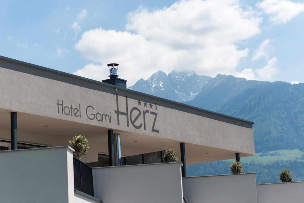 Hotel Garni Herz Tirolo Exterior photo